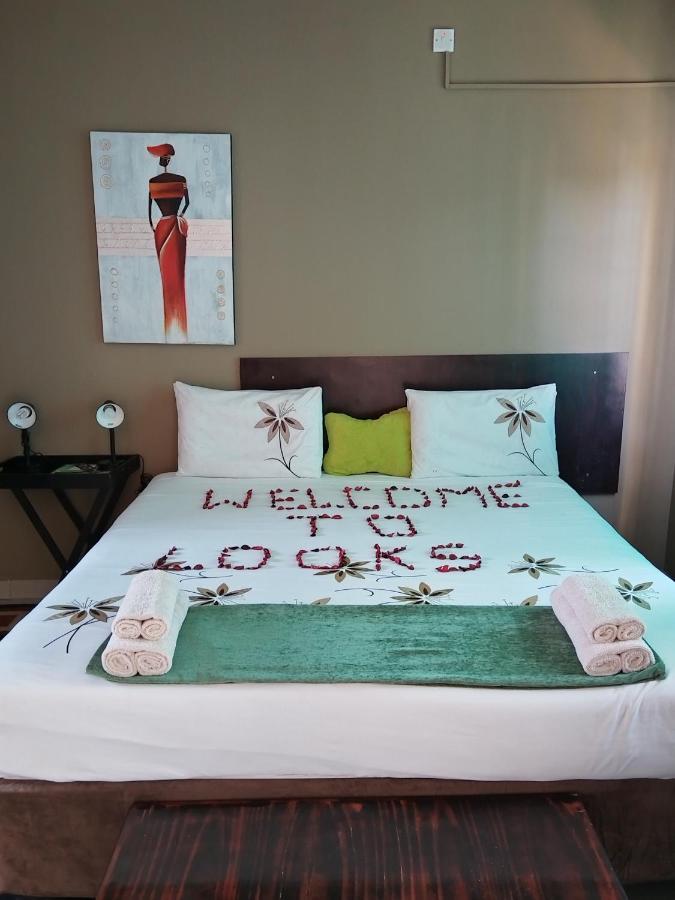 Looks Cottages Self Catering Apartments 카사네 외부 사진