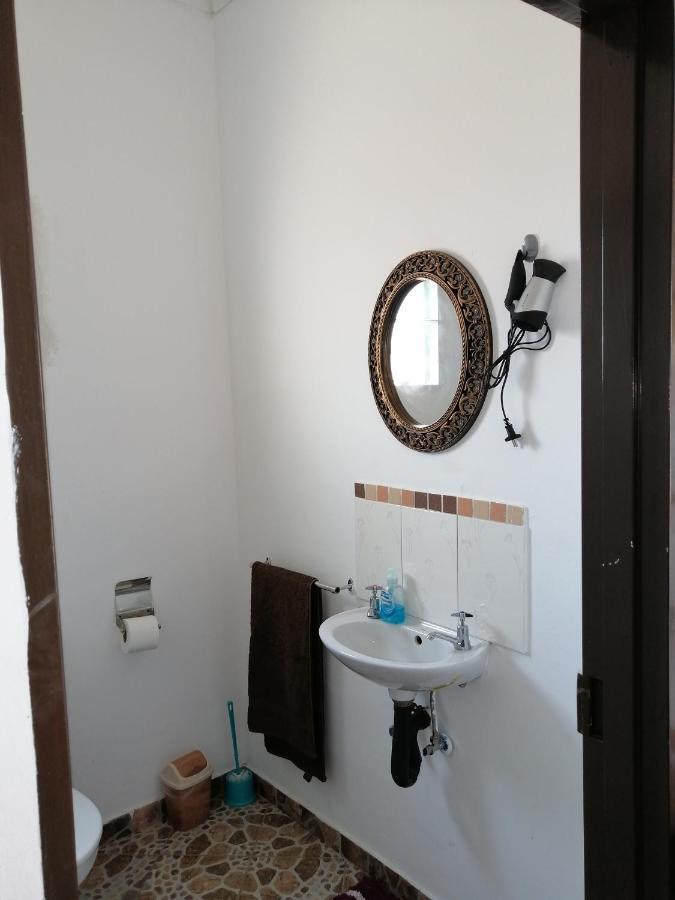 Looks Cottages Self Catering Apartments 카사네 외부 사진