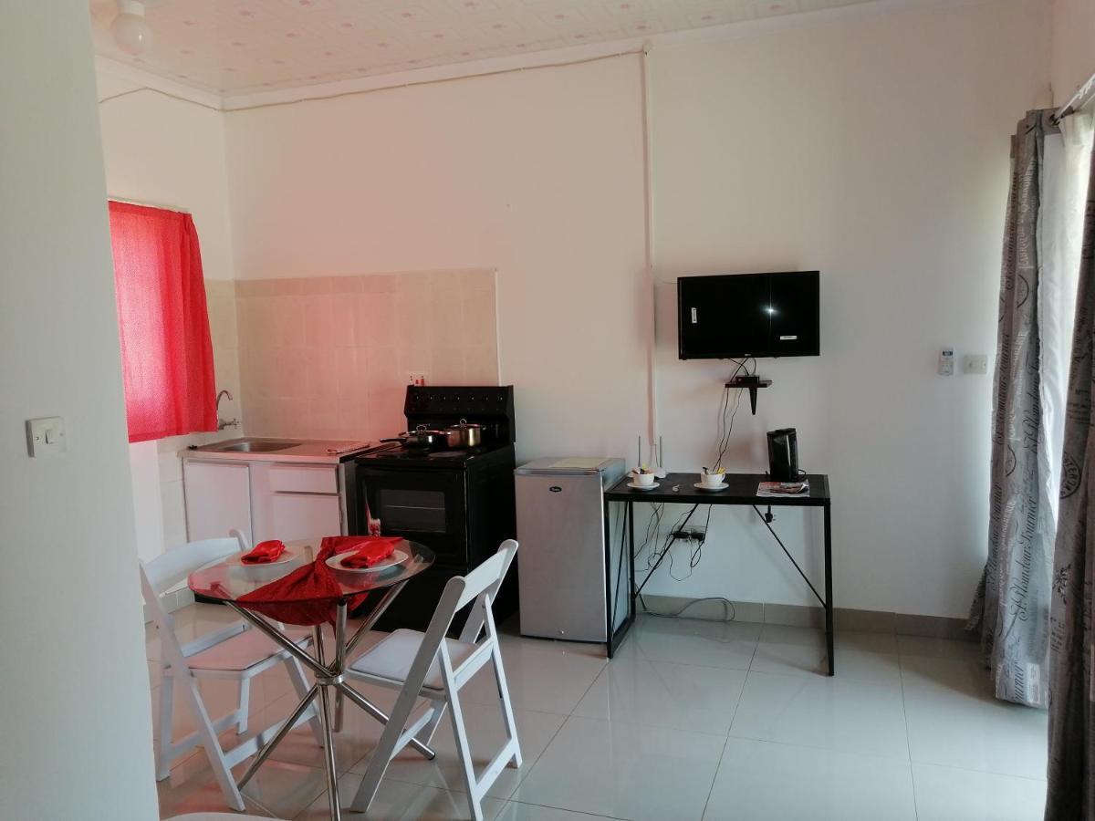 Looks Cottages Self Catering Apartments 카사네 외부 사진